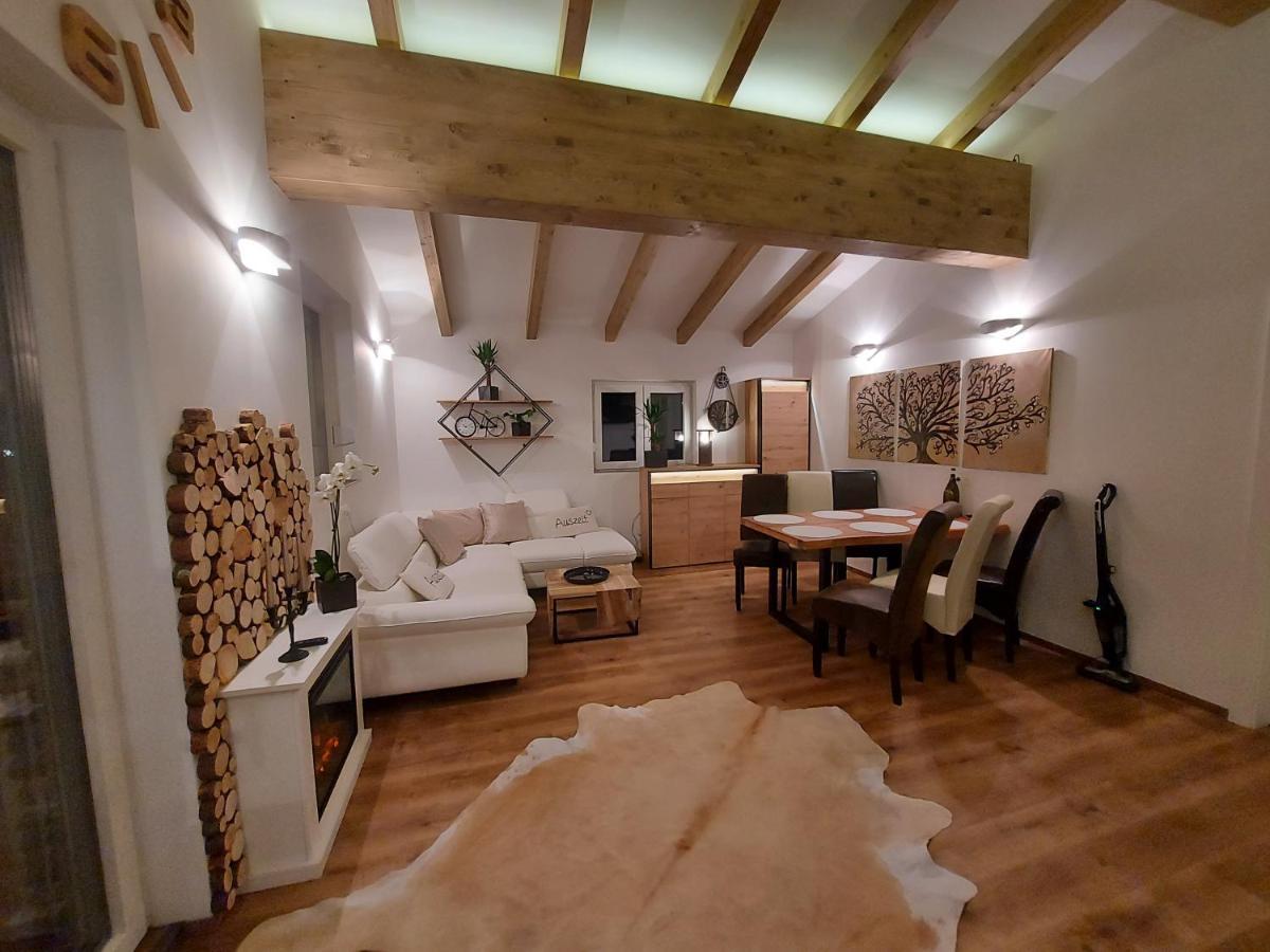 Auszeit Steiraland Penthouse 9 Mit Grossen Balkon Und Parkplatz Apartment Leoben  Exterior photo