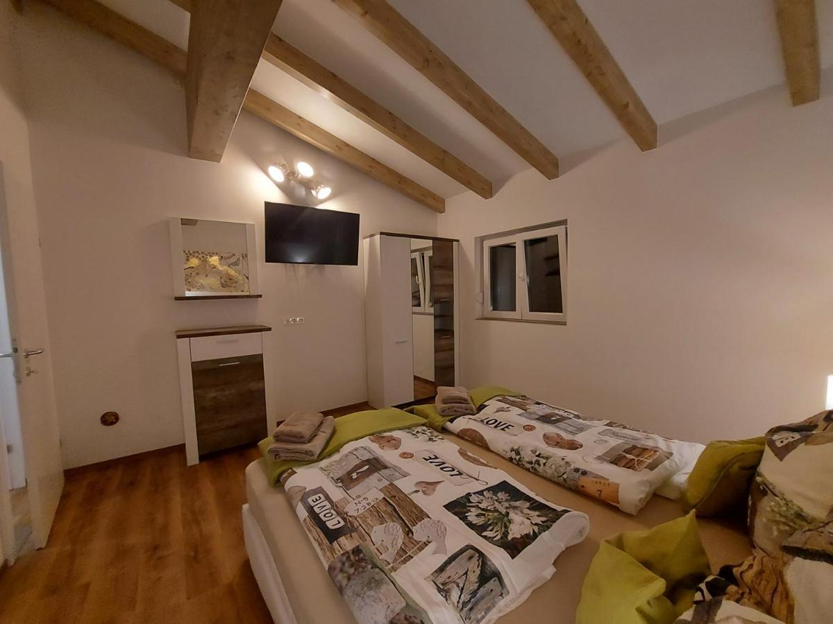 Auszeit Steiraland Penthouse 9 Mit Grossen Balkon Und Parkplatz Apartment Leoben  Exterior photo