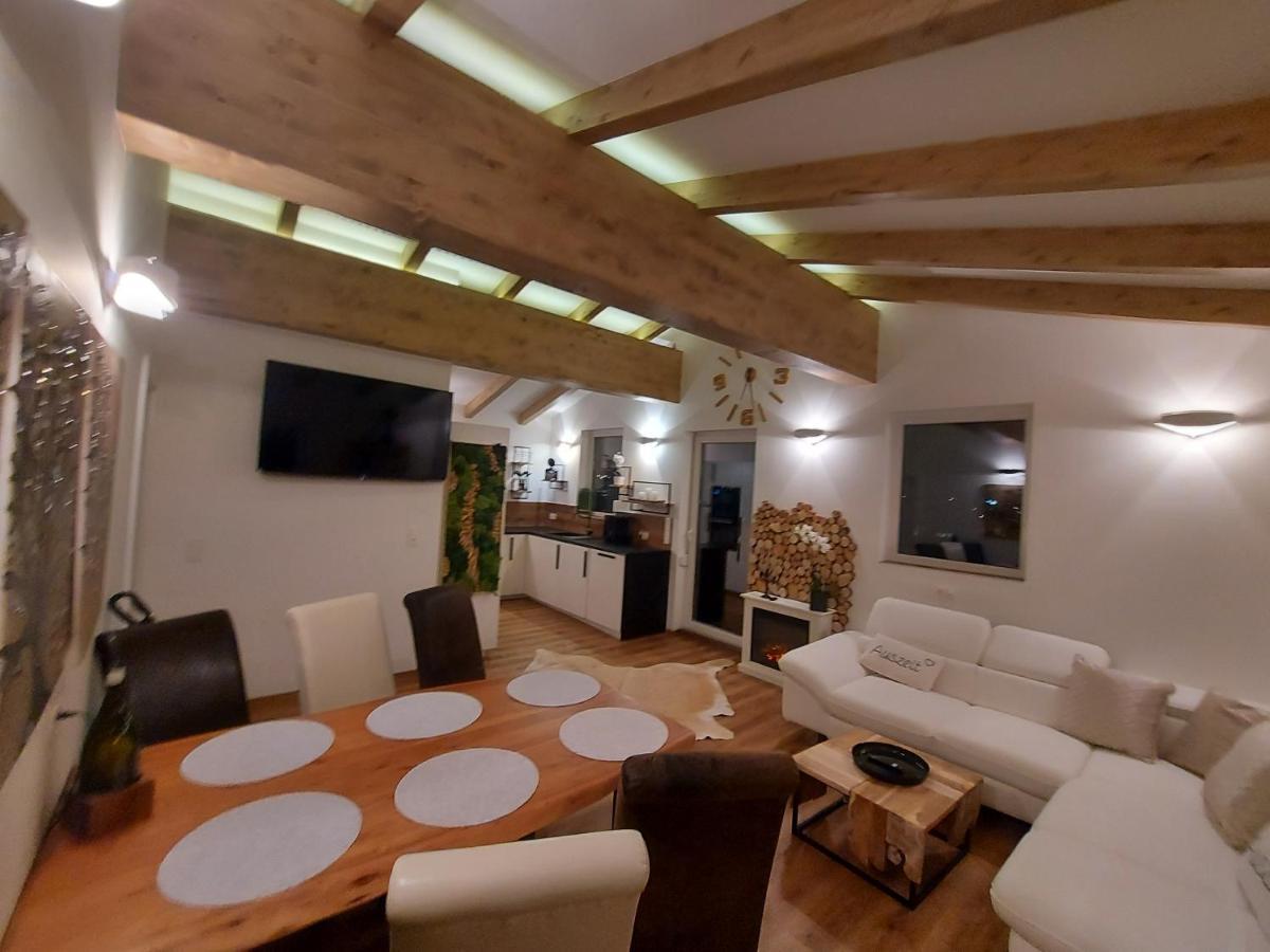 Auszeit Steiraland Penthouse 9 Mit Grossen Balkon Und Parkplatz Apartment Leoben  Exterior photo