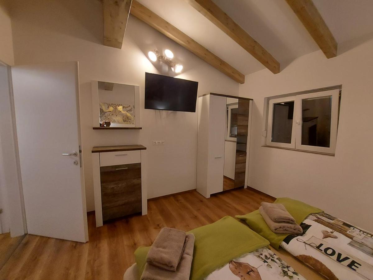 Auszeit Steiraland Penthouse 9 Mit Grossen Balkon Und Parkplatz Apartment Leoben  Exterior photo