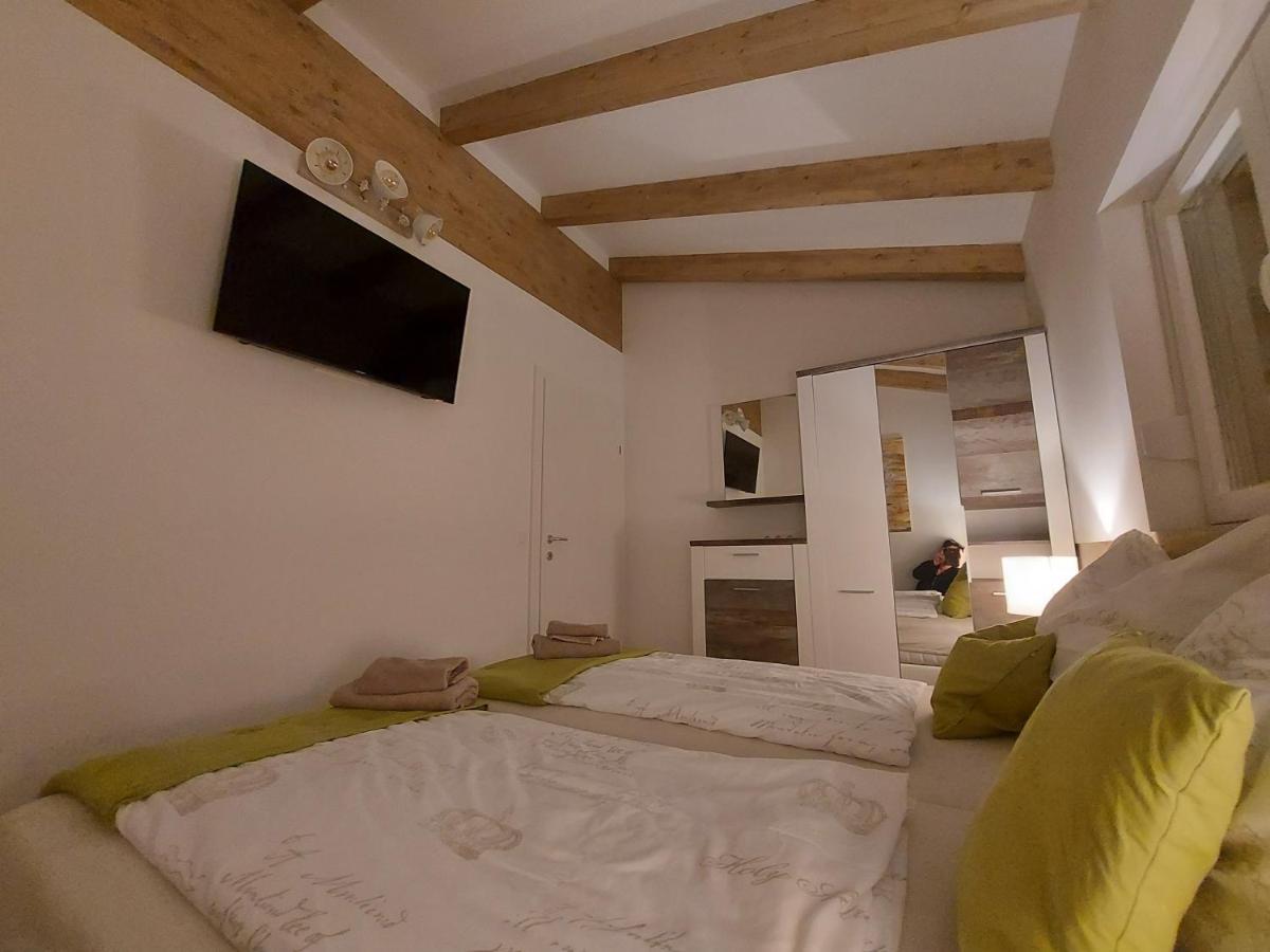 Auszeit Steiraland Penthouse 9 Mit Grossen Balkon Und Parkplatz Apartment Leoben  Exterior photo