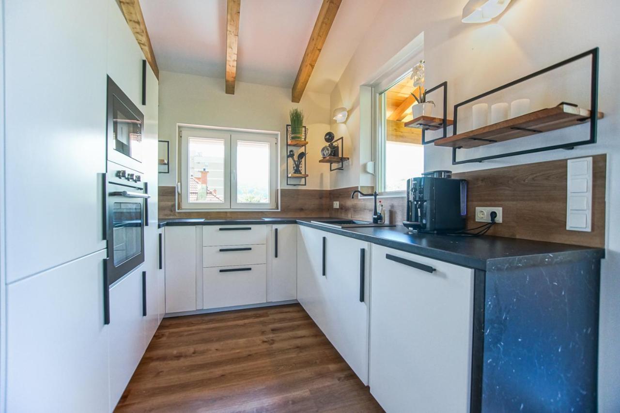 Auszeit Steiraland Penthouse 9 Mit Grossen Balkon Und Parkplatz Apartment Leoben  Exterior photo